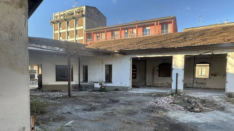 Arona, abbattimento immobile di via Torino: dal 7 aprile viabilità modificata 